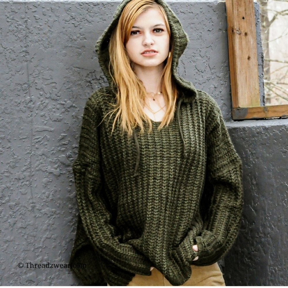 O&O hooded mohair sweater olive green S/M